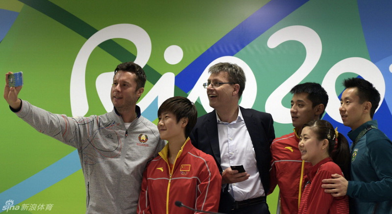 2016年08月03日，张继科、丁宁、福原爱领衔乒乓球运动员出席抽签仪式之后的赛前发布会。