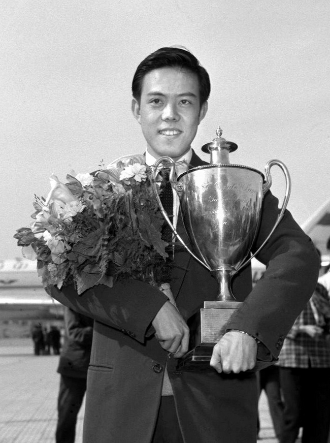 1959年第25届世乒赛 容国团获男单冠军