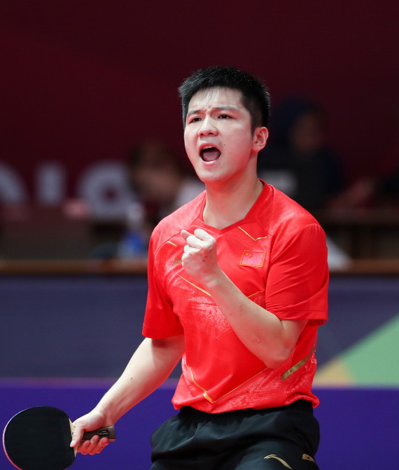 中国选手樊振东在比赛中庆祝