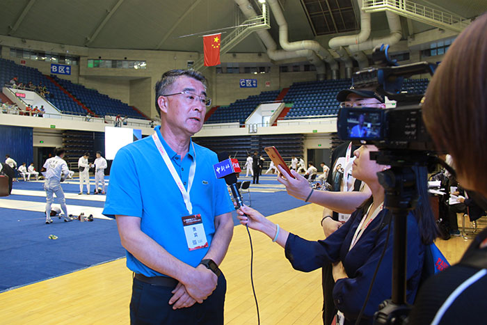 中国现代五项运动协会秘书长沈克俭接受记者采访