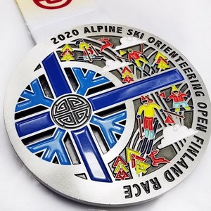 中国银行信用卡杯高山定点滑雪公开赛芬兰海外赛奖牌和赛季纪念徽章入藏中国