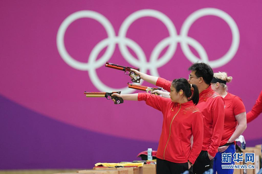 7月27日，中國選手姜冉馨（左一）/龐偉在比賽中。