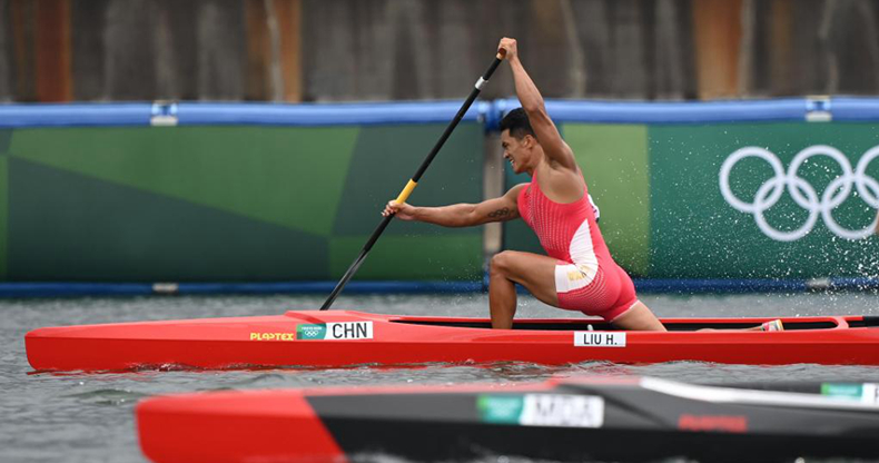 刘浩获得男子1000米单人划艇银牌