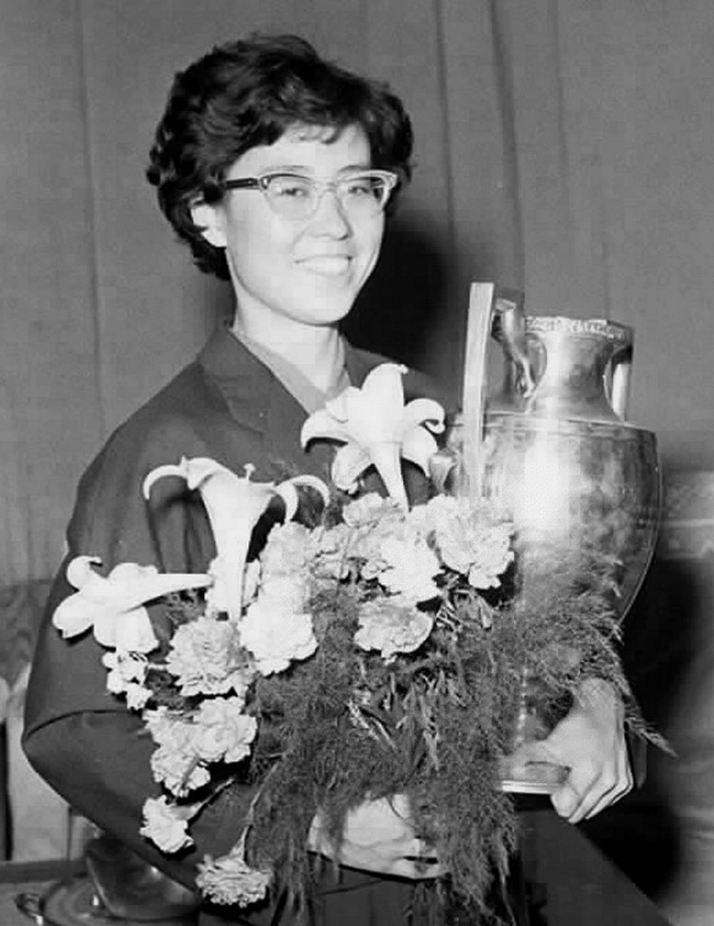 1961年第26届世乒赛 邱钟惠获女单冠军