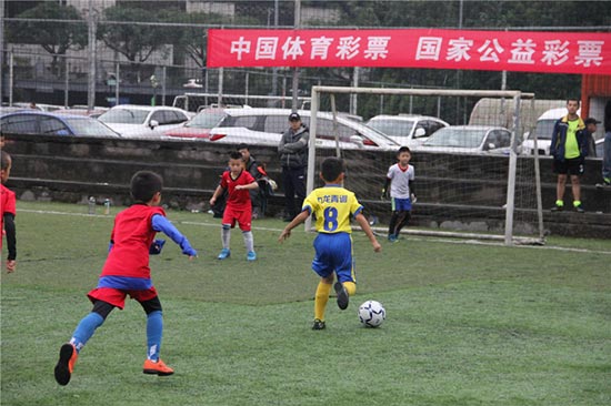 重庆市九龙坡区大力发展学校足球