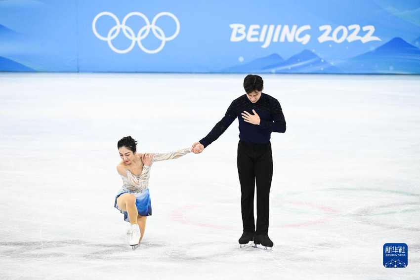 2月19日，中國選手隋文靜（左）/韓聰在比賽中。新華社記者 熊琦 攝
