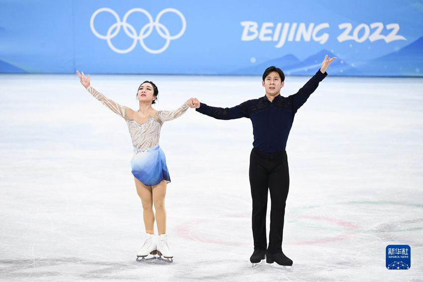 2月19日，中國選手隋文靜（左）/韓聰在比賽中。新華社記者 熊琦 攝