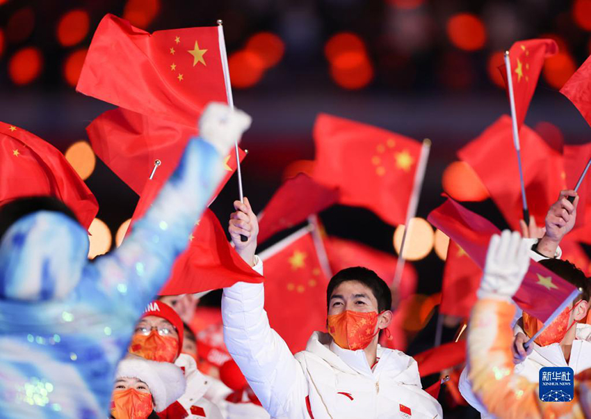 2月20日晚，北京第二十四屆冬季奧林匹克運動會閉幕式在國家體育場舉行。 　　這是中國代表團成員武大靖入場。新華社記者 曹燦 攝