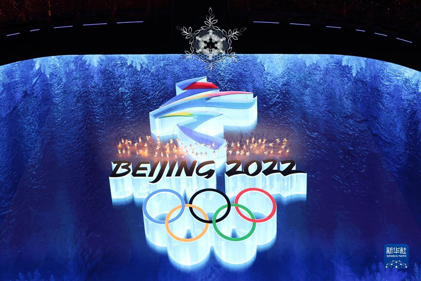 2月20日晚，北京第二十四屆冬季奧林匹克運動會閉幕式在國家體育場舉行。 　　這是開場“點亮”環節。 2月20日晚，北京第二十四屆冬季奧林匹克運動會閉幕式在國家體育場舉行。 　　這是代表團旗幟和運動員入場環節。 　　新華社記者 丁旭 攝新華社記者 徐子鑒 攝