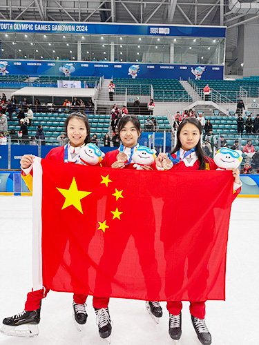 女子冰球世錦賽乙級a組比賽在荷蘭海倫維恩拉開帷幕,四名運動員吳思嘉