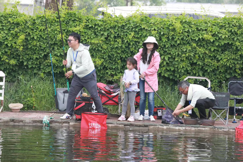 乐享生活，回天有我”2024年“回天专班”全民健身系列活动之北京市第二届家庭钓鱼比赛于4月27日在风景秀丽的昌平区常兴庄垂钓园举行